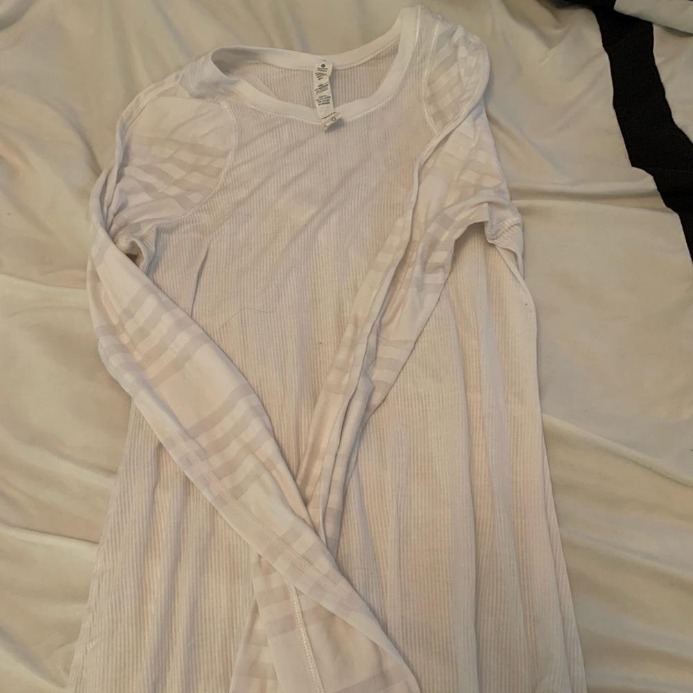 Lululemon long sleeved tee